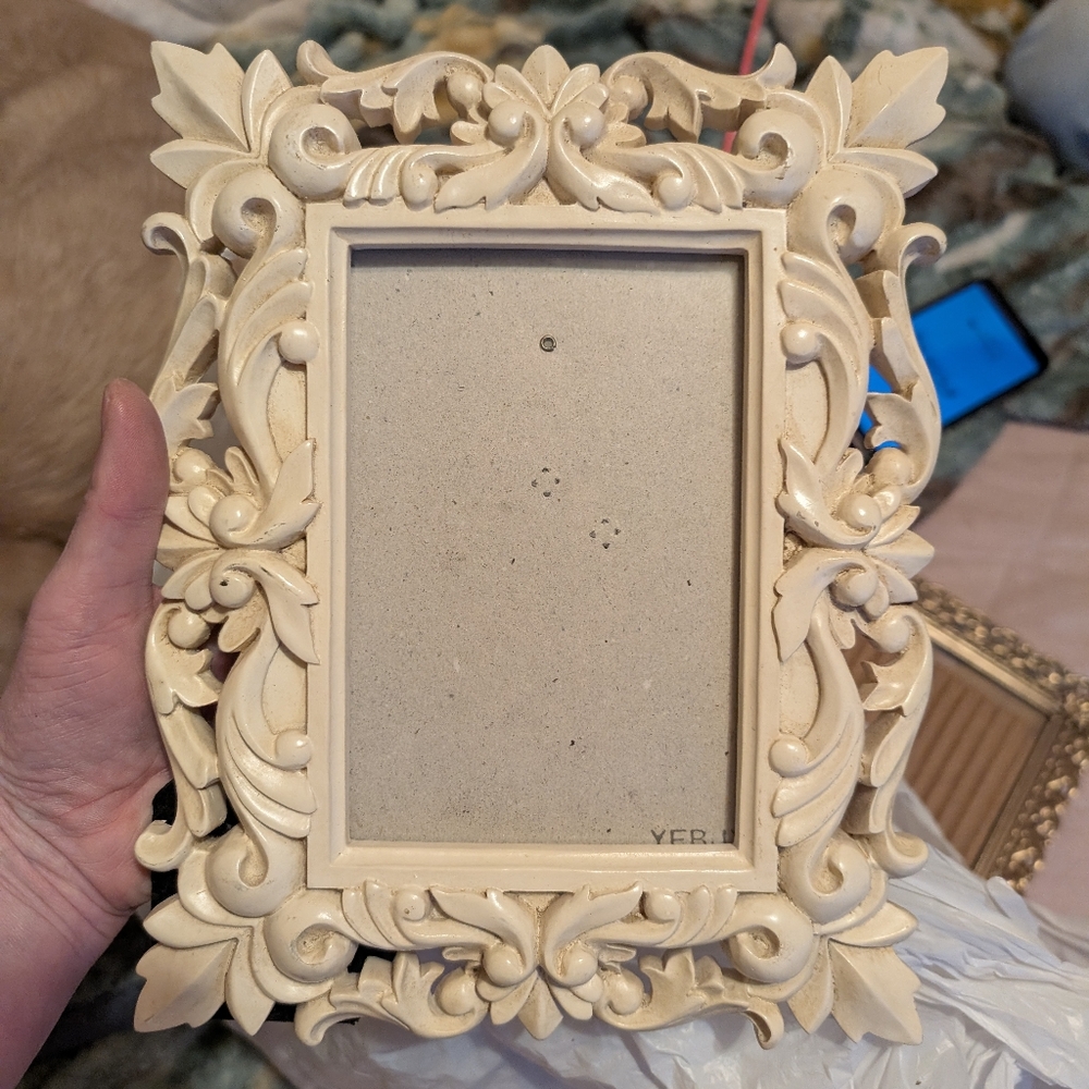 Elegant Cream Ornate Photo Frame